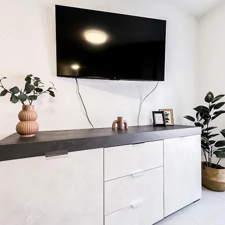 Mono Mariposa Apartment